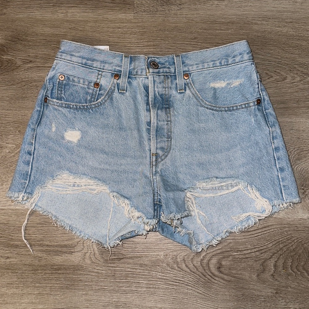 Levi’s 501 Ripped Short Size 27